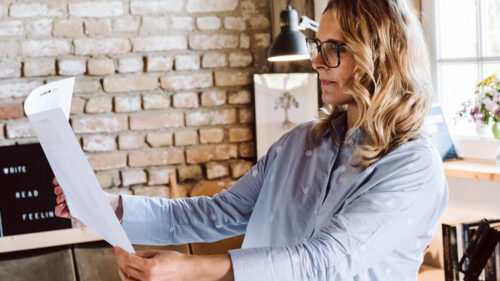 Mit Expertenwissen erfolgreich Ratgeber schreiben: Dein Weg zur Autor*innenmarke