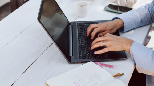 Schreibwerkstatt: Finde das passende Angebot in deiner Region