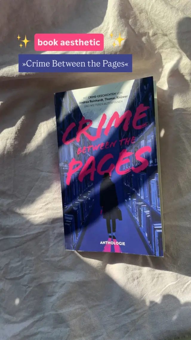 Wir fühlen den Vibe unserer Anthologie »Crime Between the Pages« noch immer sehr: Schritte in der Dunkelheit, geflüsterte Geheimnisse, verblichene Buchseiten, rätselhafte Notizen, ungeklärte Verbrechen, unheimliche Begegnungen … 🔪 💀🫶🏻
 
»Was, wenn zwischen den Deckeln eines Buches nicht nur Worte, sondern auch dunkle Geheimnisse warten? Was, wenn eine verlassene Bibliothek ihren letzten Besucher nicht mehr gehen lässt? Diese Anthologie entführt dich in eine Welt der Literatur, in der mehr verborgen liegt als schöne Geschichten. Von packenden Thrillern über fesselnde Krimis bis hin zu rätselhafter Mystery - jede dieser 18 Erzählungen ist einzigartig und doch verbindet sie ein zentrales Thema: das Buch. Begleite die Protagonist*innen an Tatorte, an denen das Flüstern der Opfer noch zu hören ist, in alte Buchhandlungen, die stumme Zeugen einer Mordserie sind, und zu Lesungen, die ein ganzes Leben verändern können. Lass dich auf Reisen voller Spannung und überraschender Wendungen ein.«
 
📌 Autor*innen: Andrea Reinhardt (@andrea.reinhardt_autorin), Sarah Alihodzic (@sarah__alihodzic), Isabell Höntsch (@herztrost1), Daniela Elisabeth Schulze (@danel0711), Lisa Lee (@LisaLeeLeseliebe), Ivy Garrett (@authorivygarrett), Kǎi Mǎ, Clara S. Eckhardt (@cantjimout), Monika Huhn (@monikaautorin), Jan Trouw (@jantrouw.writer), Saskia Bannister (@saskia.bannister), Ron Robert Rosenberg, Rebecca Bauer, Fiona Tahi (@fio_tahi), Marco Trotta, Marlene Liebschenk (@lavendelgeschichten), Lainey Darson (@laineyspages), Thomas Knüwer (@thomas_knuewer) ✨

#buchveröffentlichung #anthologie #buchliebe #thriller #mystery #krimi