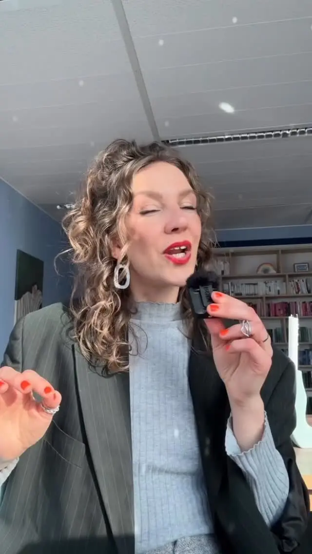 Der Terminkalender ist voll, die Buchmesse steht vor der Tür & trotzdem müssen wir uns kurz die Zeit für einen besonderen Auftritt nehmen: Die Sonne & unsere Diskokugel 🥹✨

Okay, okay, ich geh ja schon wieder arbeiten … 🪩

BEHIND THE SCENES | BÜROALLTAG | HALLO FRÜHLING | SOCIAL MEDIA MANAGER | VERLAGSALLTAG