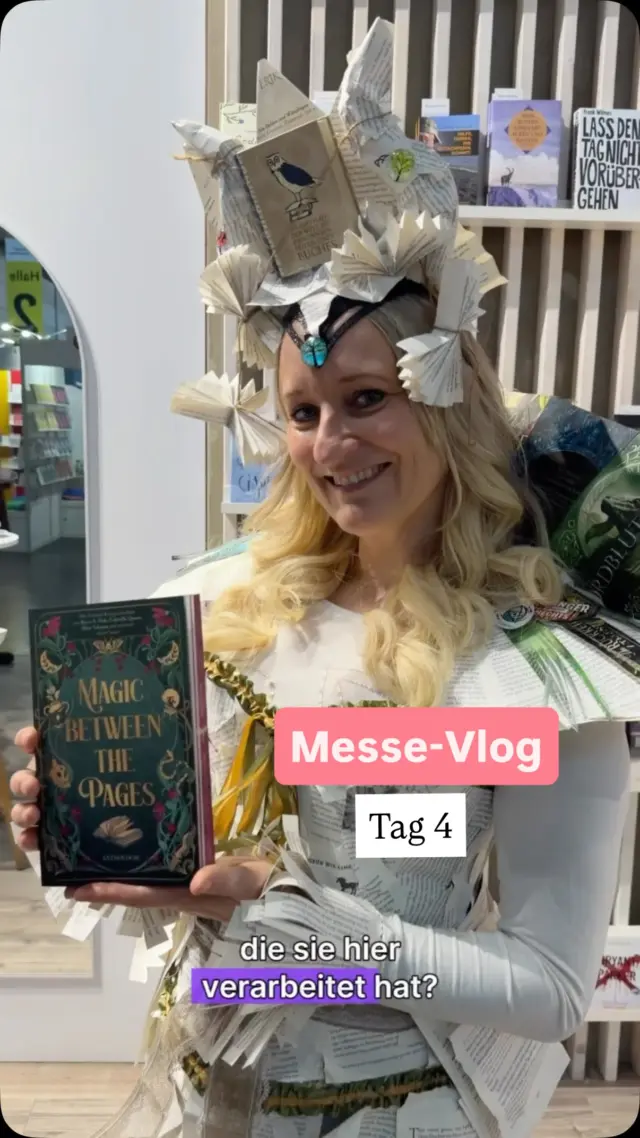 Ein Logo am Boden, das schönste Kleid aus Büchern und die Preisverleihung des Selfpublishing Buchpreises! 🥹✨
 
Herzlich willkommen zu unserem 4. und letzten Messevlog der @leipzigerbuchmesse. 💌

BEHIND THE SCENES | VERLAGSALLTAG | LBM26 | PREISVERLEIHUNG