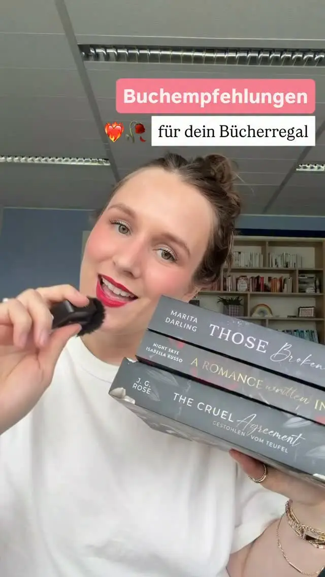Wo sind unsere Dark-Romance-Leser*innen und Autor*innen? ✋🏻
 
Wir haben dieses Mal gleich drei unterschiedliche Geschichten mit im Gepäck, von denen zwei demnächst erscheinen. Wenn ihr also noch Platz auf eurem SuB und eurer nie endenden Wunschliste habt, solltet ihr euch die Bücher von @maritadarling.autor (»Those Broken Eyes – Nichts bleibt, wenn alles vergeht«), @night_skye_author & @isabella.russo_writer »A Romance Written in Blood« und die Fortsetzung von @j.g_rose (»The Cruel Agreement – Gestohlen vom Teufel«) unbedingt merken. 🙂‍↕️🫶🏻
 
👉🏻 Welches Buch gehört mit auf diese Liste? Schreibt es unbedingt mal in die Kommentare. ❤️‍🔥
 
DARK ROMANCE BÜCHER | MAFIA ROMANCE | ENEMIES TO LOVERS