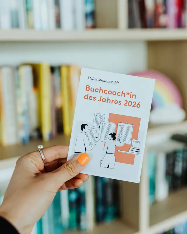 Habt ihr schon bei unserer Abstimmung zur*zum Buchcoach*in 2026 mitgemacht? Jede Stimme zählt und ihr könnt noch bis zum 21. August abstimmen und damit die Person unterstützen, die euch bei eurer Reise zum eigenen Buch ! ♥️

Wählt jetzt eure*n Buchcoach*in des Jahres. Teilt uns dabei auch mit, welche Aspekte euch bei deinem Coaching am besten gefallen haben und in welchen Bereichen ihr Unterstützung gesucht habt. 🫶🏻

Ihr findet die Abstimmung unter bod.de/buchcoach-des-jahres/nominierung-und-wahl oder über den Link in unserer Profilbeschreibung ✍🏻

Am Ende der Wahl könnt ihr auch etwas gewinnen und an einem Gewinnspiel teilnehmen. Wir verlosen unter allen Gewinnspielteilnehmenden drei Wohlfühl-Buchpakete inkl. kostenlosem WriteControl-Premium-Zugang für ein Jahr. 💌

👉🏻 Ihr seid nominiert? Dann hinterlasst doch gerne mal euren Account in unseren Kommentaren! 🙂‍↕️

BUCHMARKETING | BUCHCOACH | BUCH SCHREIBEN | BUCH VERÖFFENTLICHEN